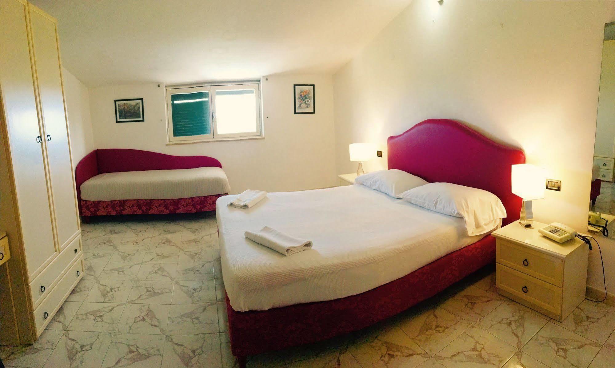 Hotel Villa Pirotta Sannicandro di Bari Buitenkant foto