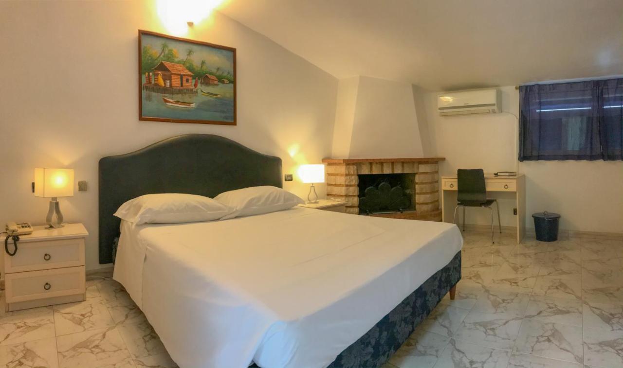 Hotel Villa Pirotta Sannicandro di Bari Buitenkant foto